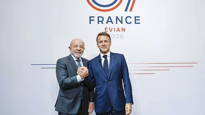 Lula se reúne com Macron às margens do G7