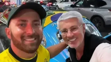Torcedor do Grêmio chega aos EUA de fusca e encontra ex-técnico do Inter
