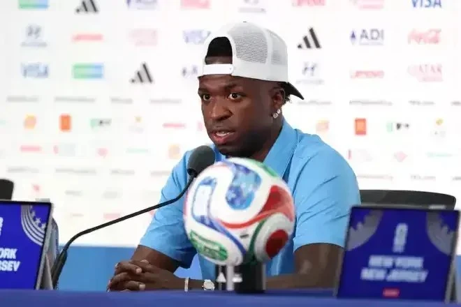 Vinícius Júnior classifica dias na Seleção como os “melhores da vida”
