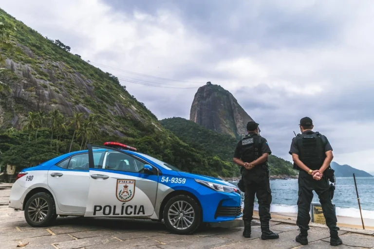 Homem morre atropelado durante perseguição da PM contra suspeito no RJ
