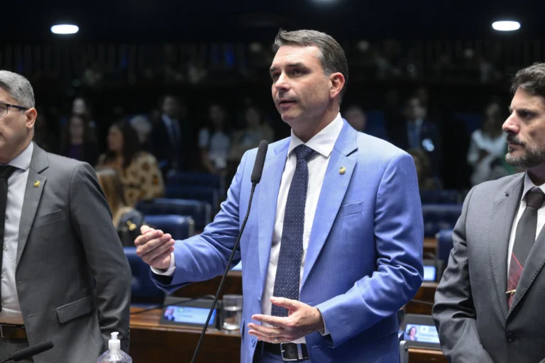 Moraes aciona MPE para investigar Flávio por suposta propaganda antecipada