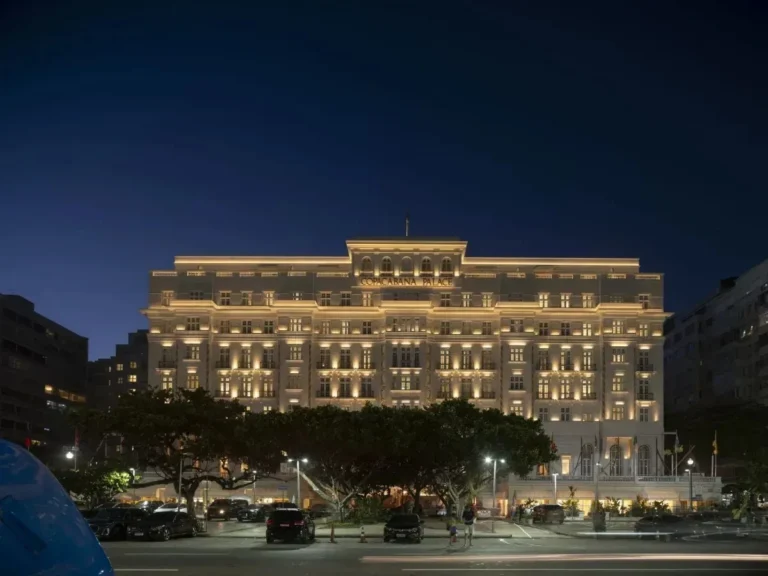 Turista desaparece no mar na altura do Copacabana Palace, no Rio