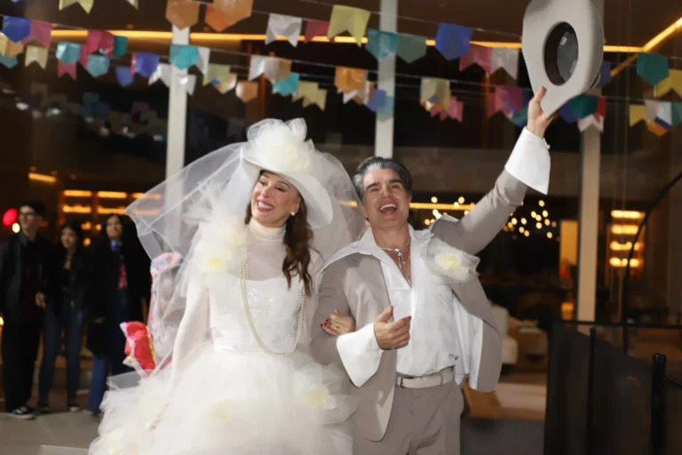 Claudia Raia resgata fotos de festa junina em sua mansão: “A gente ama”