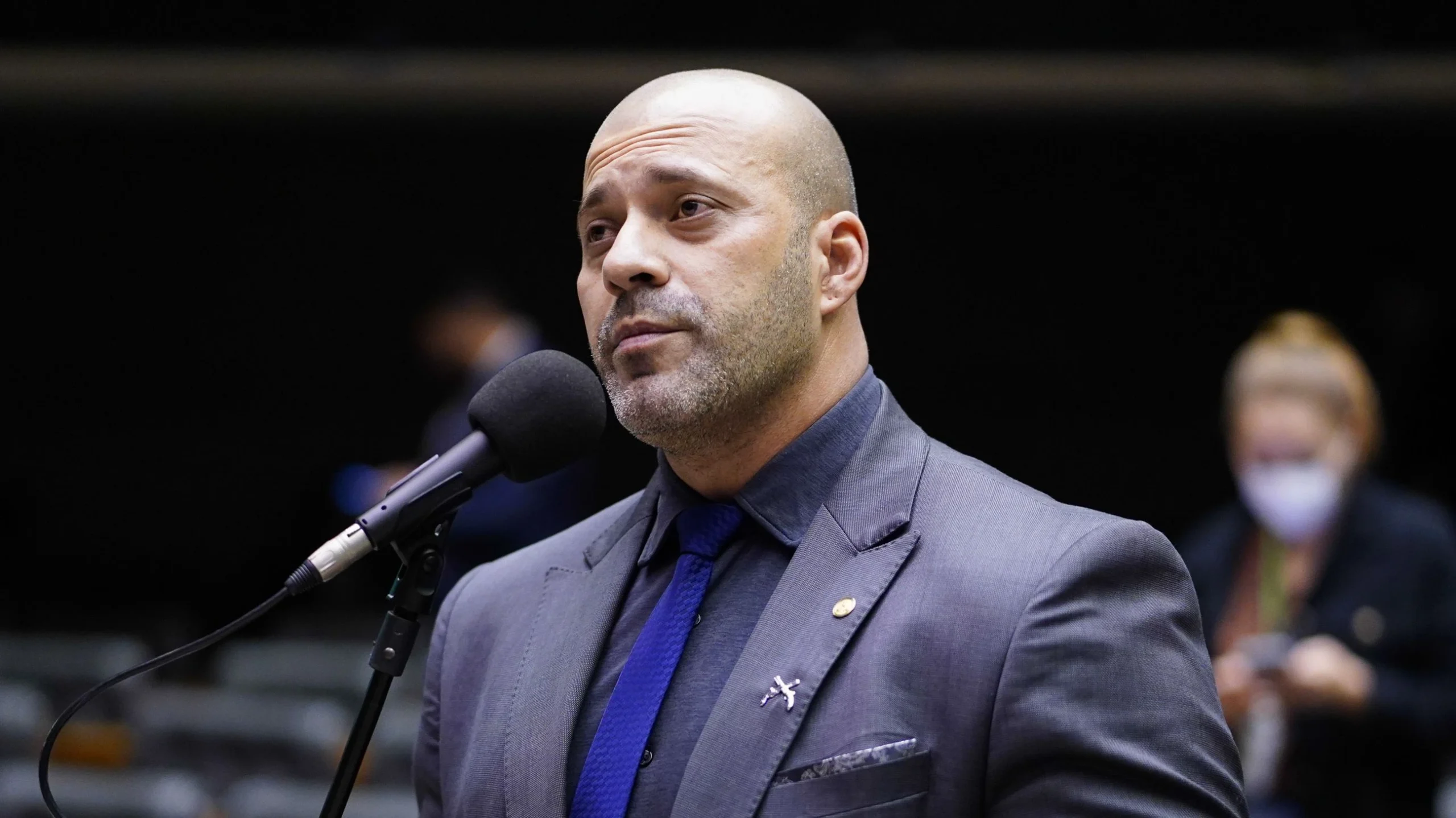 Moraes dá 48 horas para Daniel Silveira explicar vídeo com Portinho