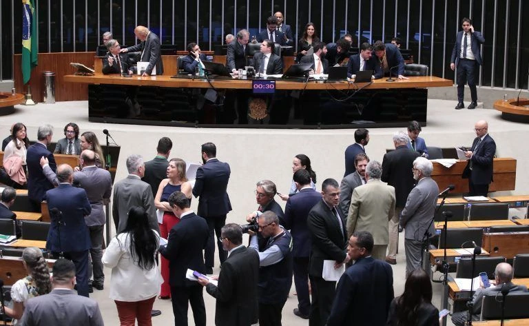 PEC da maioridade deve avançar apenas depois das eleições, avaliam líderes