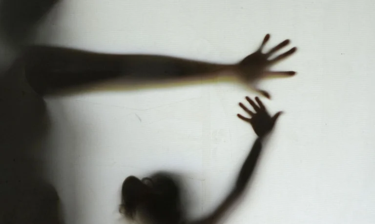 Brasil registra 848 casos de feminicídio nos primeiros 7 meses de 2026