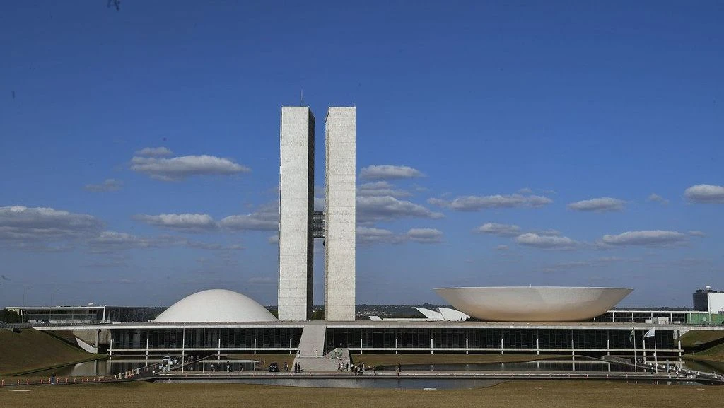 Lulinha vira munição do PL enquanto PT contra-ataca com Dark Horse