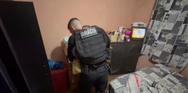 Polícia mira grupo suspeito de levar drogas e celulares a presídios do RJ