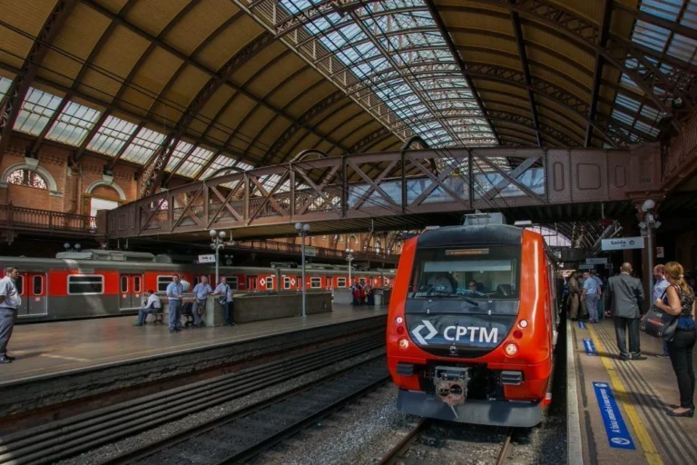 Ferroviários da CPTM mantêm greve e operação segue parcial em SP