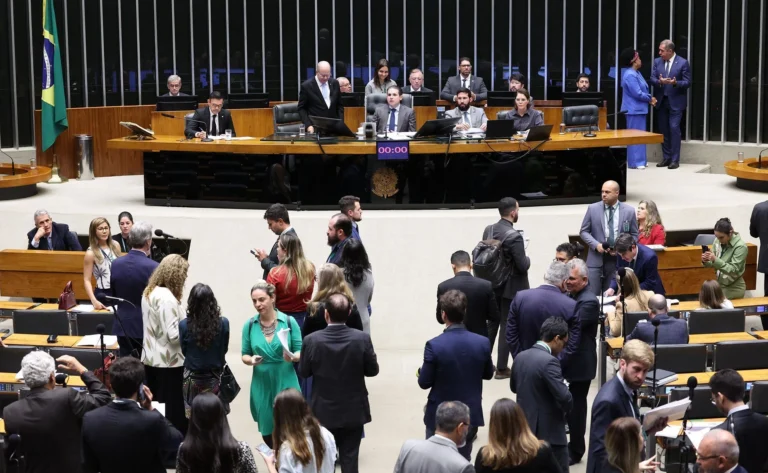 Deputados buscam governo para votar PLP dos Combustíveis na próxima semana