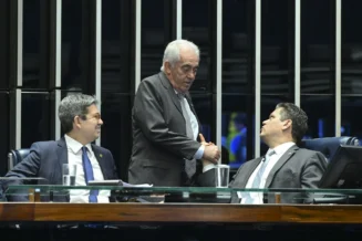 Comissão do Senado ainda aguarda envio da PEC do fim da 6x1