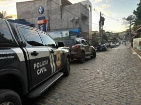Operação mira facção que atua no tráfico em cidade do litoral da Bahia