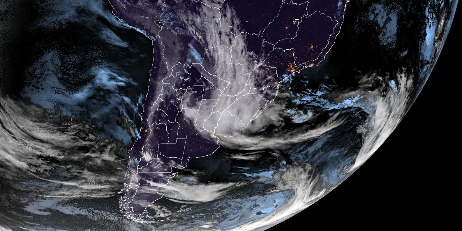 Ciclone extratropical na costa do Brasil põe estados em alerta de perigo