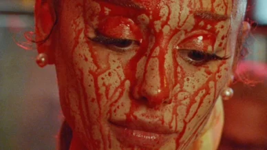 Ariana Grande defende clipe que gerou onda de críticas ao seu corpo