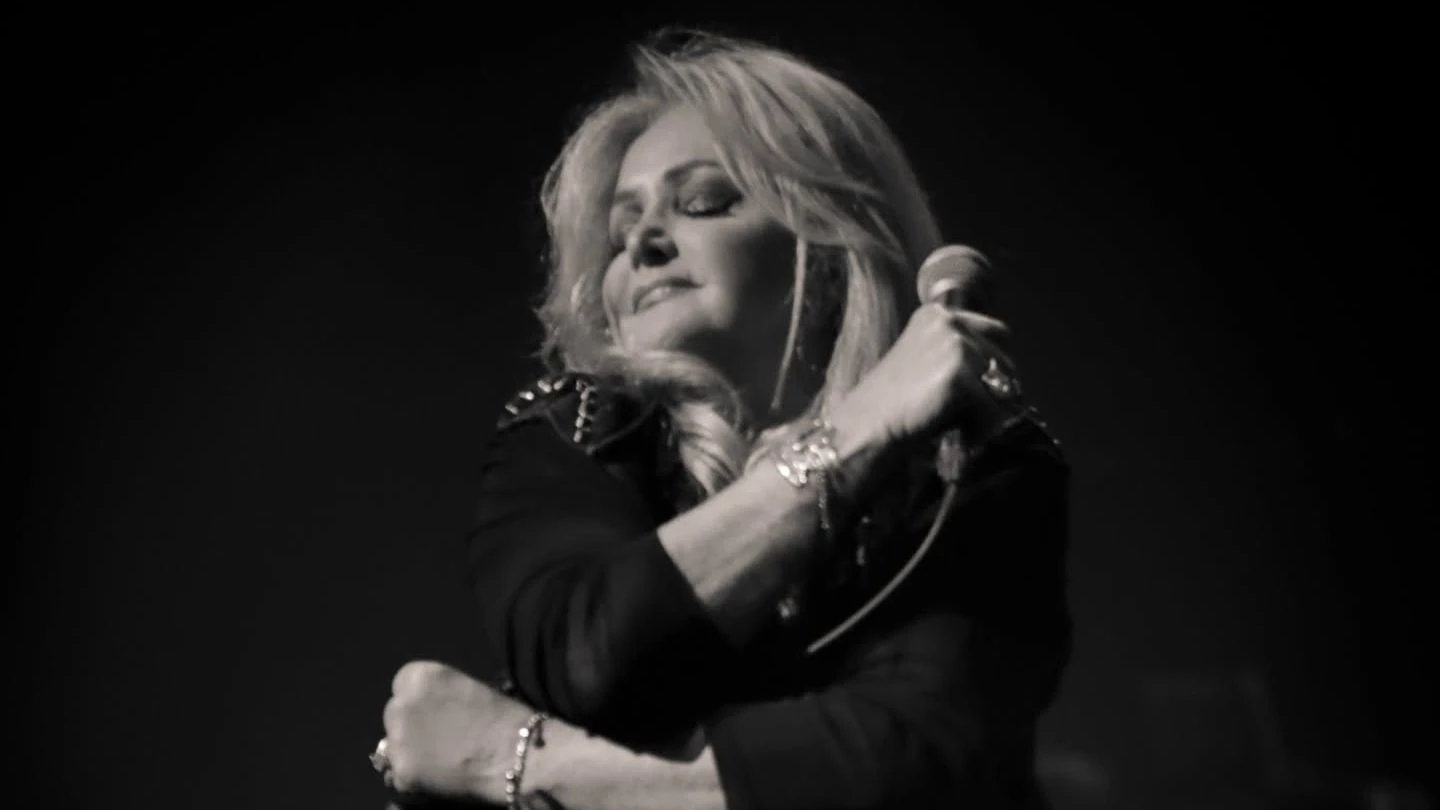 Funeral de Bonnie Tyler: fãs se despedem da cantora no País de Gales