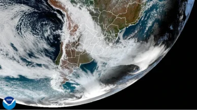 Ciclone e frente fria elevam risco de temporais no Sul