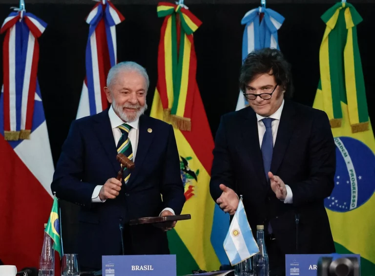 Milei republica postagem com críticas a Lula