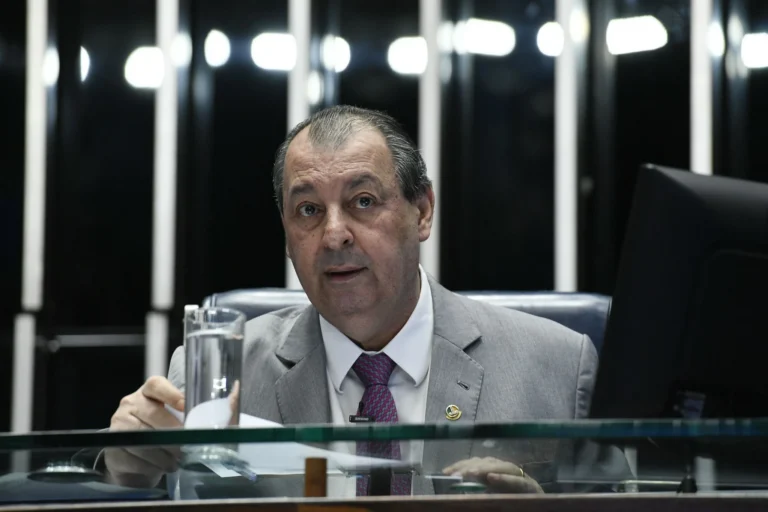 Relator da PEC 6 x 1 diz à CNN que “nenhum senador é louco de votar contra”