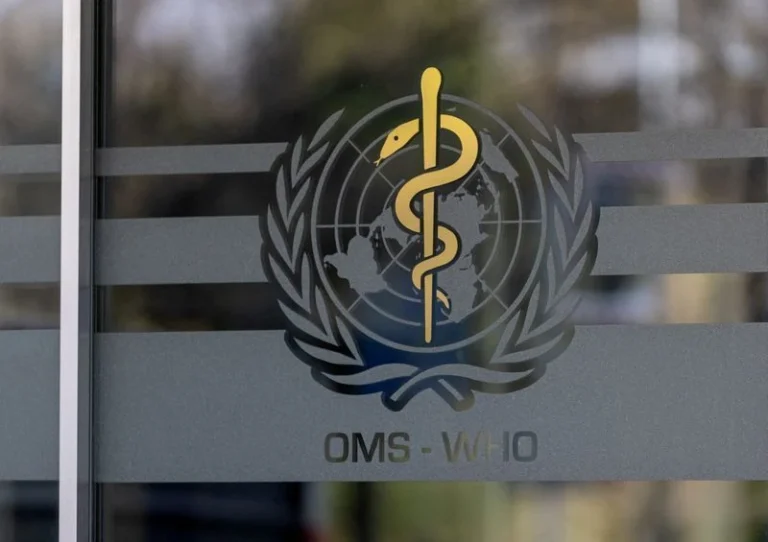 OMS critica mudanças na vacinação dos EUA por falta de respaldo científico