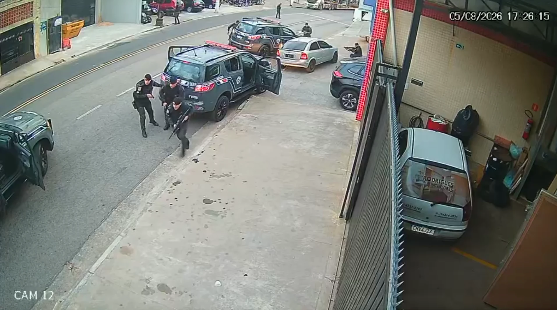 Um suspeito morre e dois são baleados após perseguição em SP