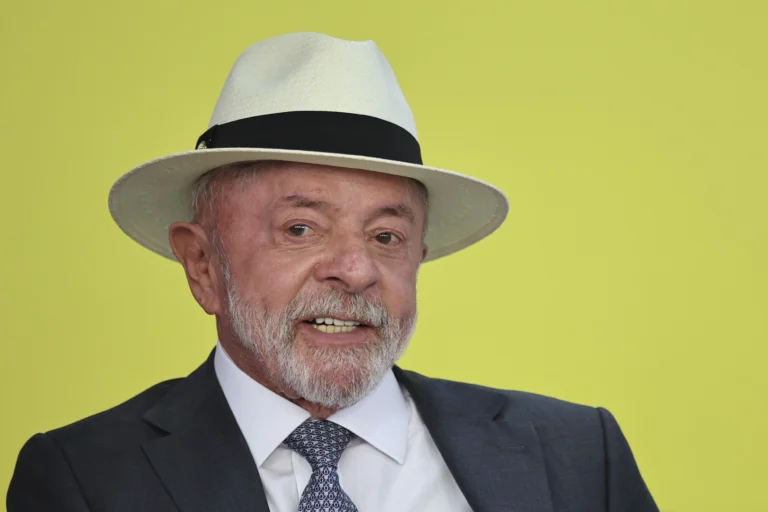Lula diz que obsessão de Flávio é “pegar Alexandre de Moraes”