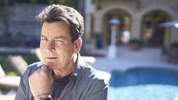 Charlie Sheen completa 61 anos: relembre algumas polêmicas do polêmico ator