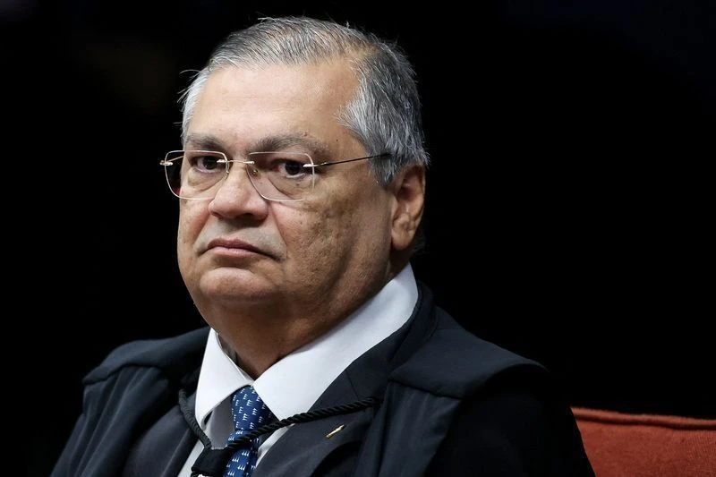 Decisão de Dino atropela Fachin e Mendonça e escala crise no STF