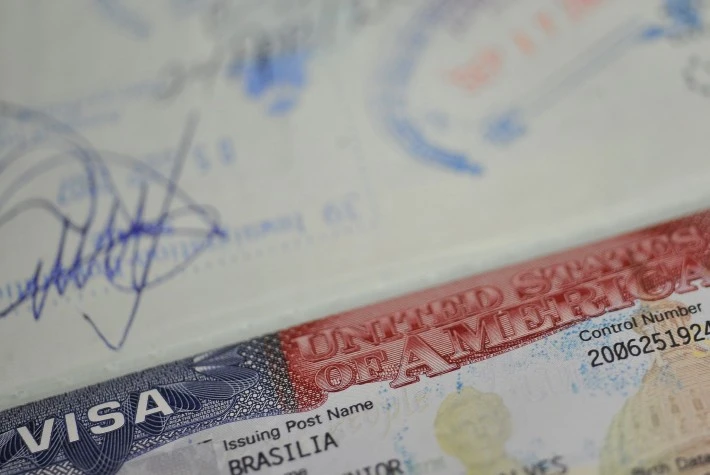 EUA planejam taxa de US$ 70 mil para estudantes de fora trabalharem no país