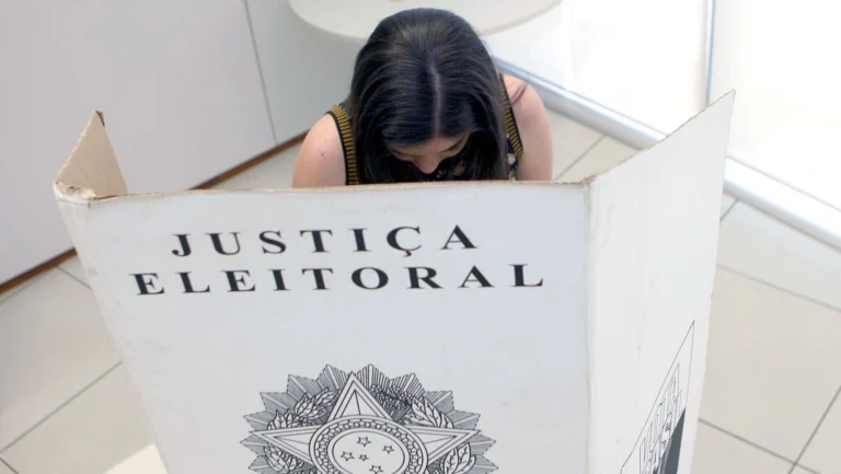 Análise: Brasil vota com vale-tudo jurídico e sob olhar dos EUA
