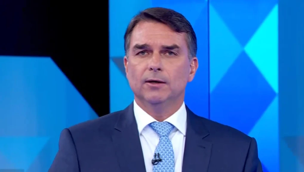 Flávio ganha direito de resposta após ser chamado de 