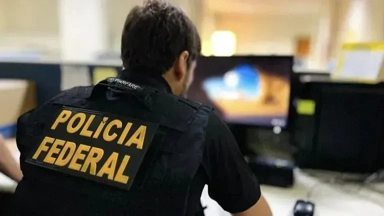 PF diz que não registrou saída de Flávio em postos migratórios brasileiros