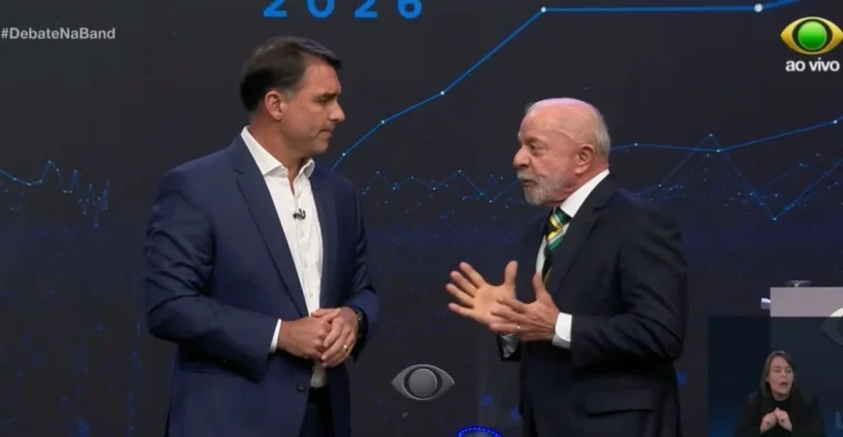 Campanha de Flávio responde Lula e apresenta lista de sigilos para PT