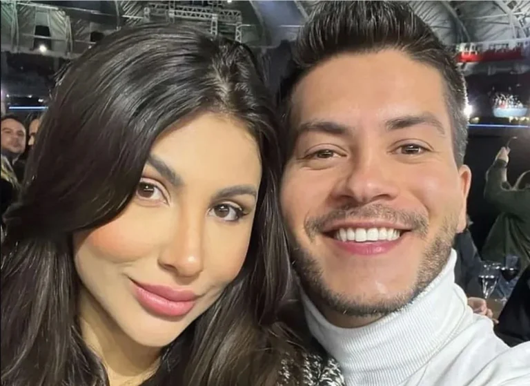 Após término, Arthur Aguiar e Jheny se beijam e revelam sexo do bebê