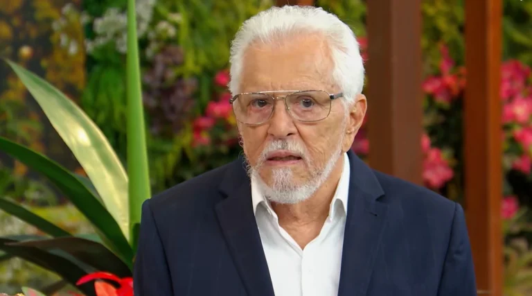 Carlos Alberto de Nóbrega passa por cirurgia no coração nesta terça (20)