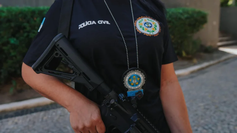 Polícia Civil do Rio prende figurante durante gravação de novela
