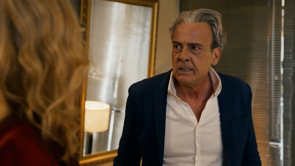 Quem Ama Cuida: Ulisses é hostilizado por Pilar em público