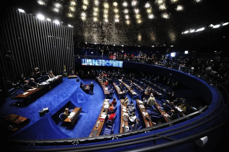 PL conquista as duas vagas ao Senado em quatro estados e no DF