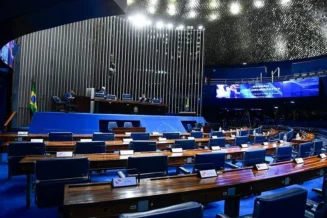 Senado prevê promulgar PEC do fim da jornada 6x1 na semana que vem
