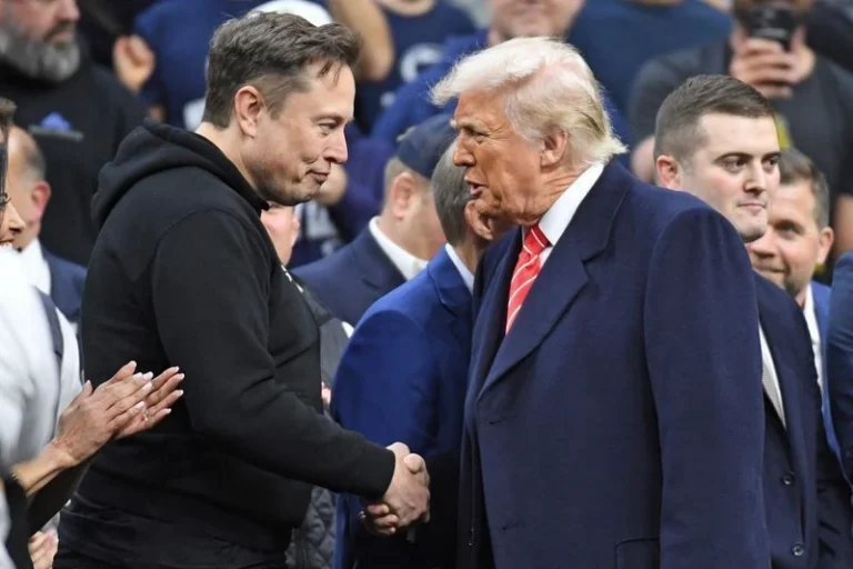 Trump pede para Musk retirar restrições da Starlink na Ucrânia, diz jornal